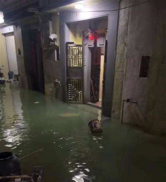 广东陆丰多个乡镇出现海水倒灌，官方：未来两天需持续观察，建议居民减少外出