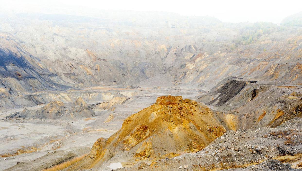 特朗普对华强硬施压，中国连续三月零购美原油，美紧急解除三项对华禁令