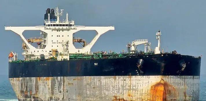 美军直接在公海登船扣押俄油轮，连掩饰都不做了？就因这批原油要卖给中国？