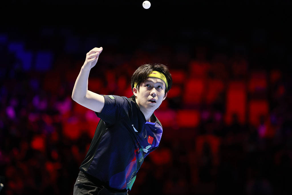 孤军奋战！王楚钦战胜小勒布伦，挺进乒乓世界杯八强