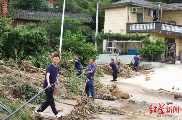 凌晨2点打电话叫醒村民的“谢会计”遇难,妻子弟弟仍失联
