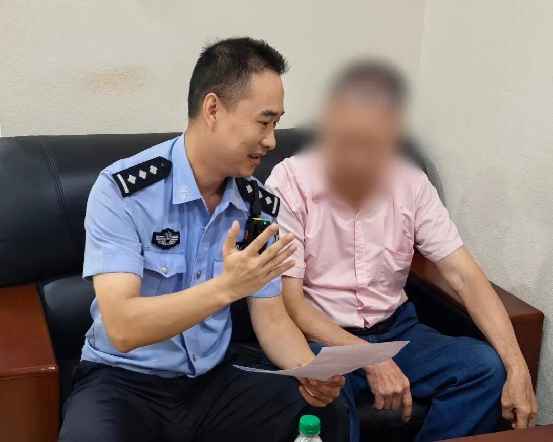 厦门一男子到银行查询“1个亿到账了吗？”银行工作人员察觉不对立即报警，警方火速到场拦截