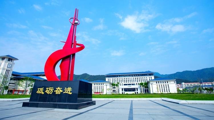 广东两所民办高校缺档均超1500人，为什么？