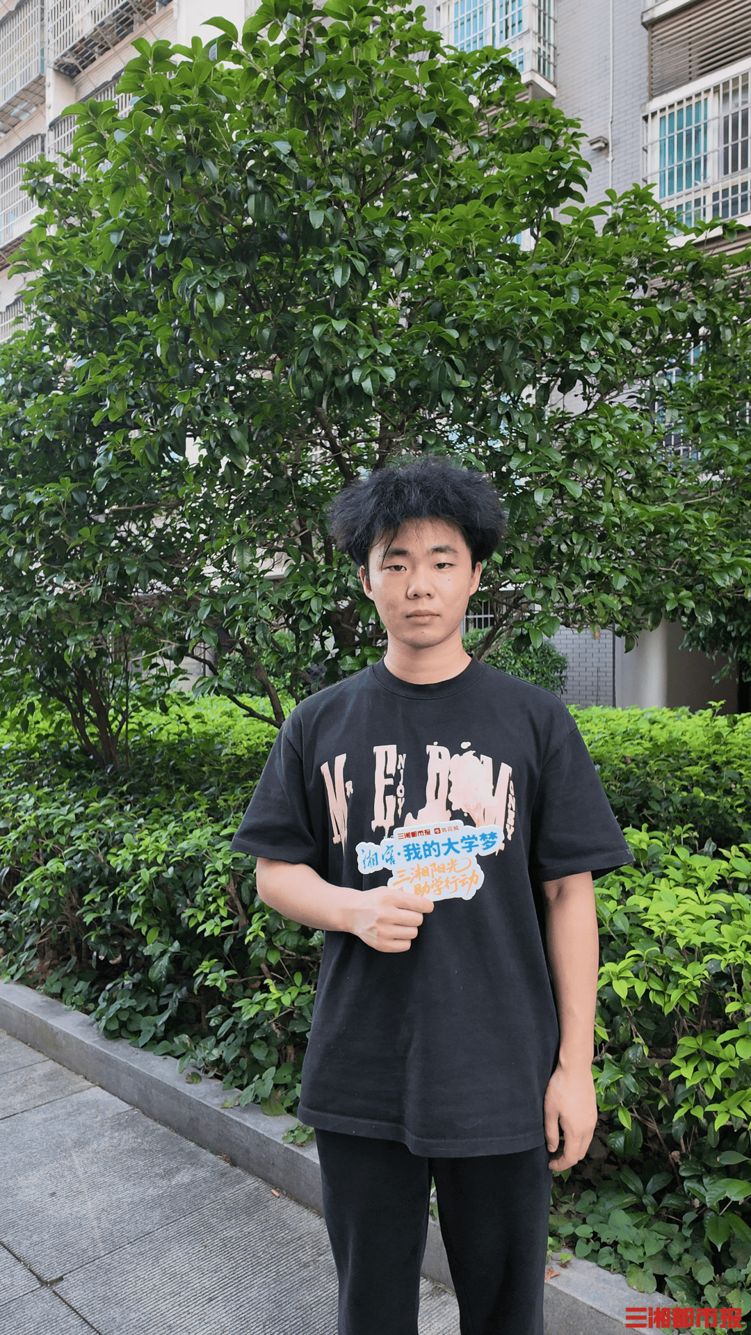 4岁失去父母，伯伯用沾满泥巴的手托起他的大学梦